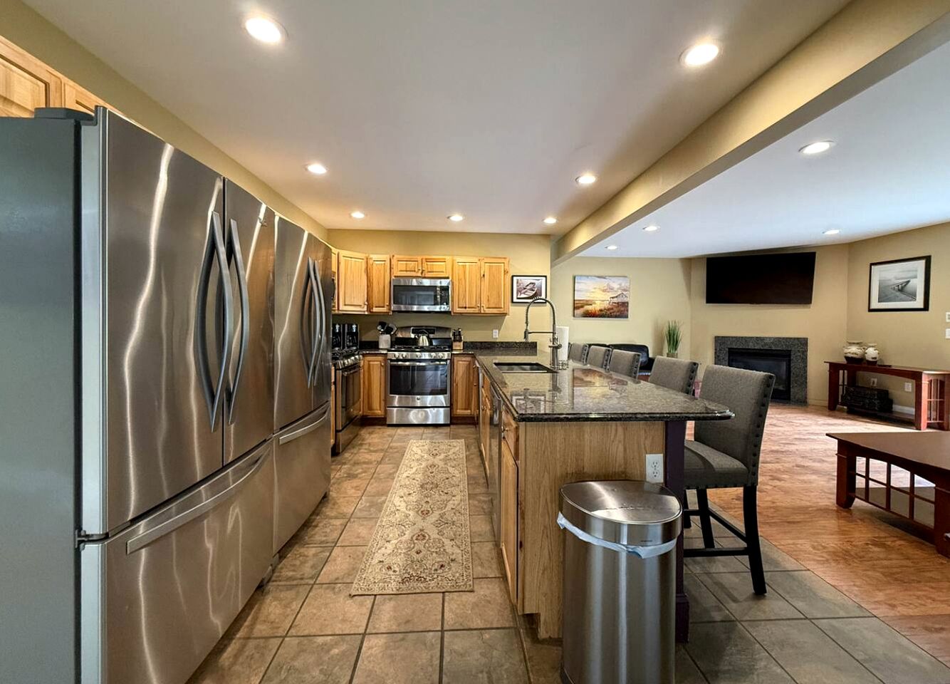Luxury North Conway Retreat with Hot Tub, Pool Table & Patio near Downtown, New Hampshire