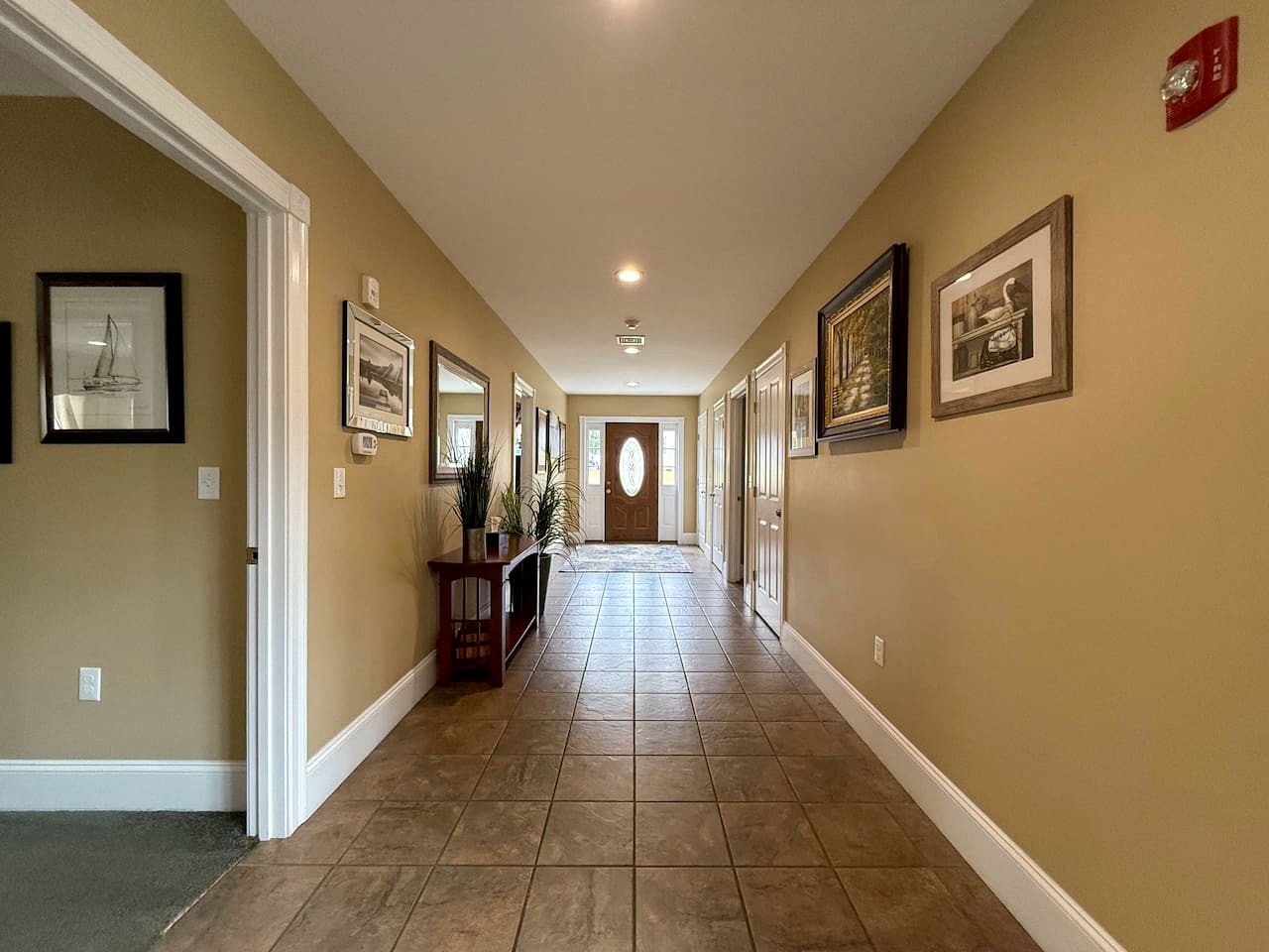 Luxury North Conway Retreat with Hot Tub, Pool Table & Patio near Downtown, New Hampshire