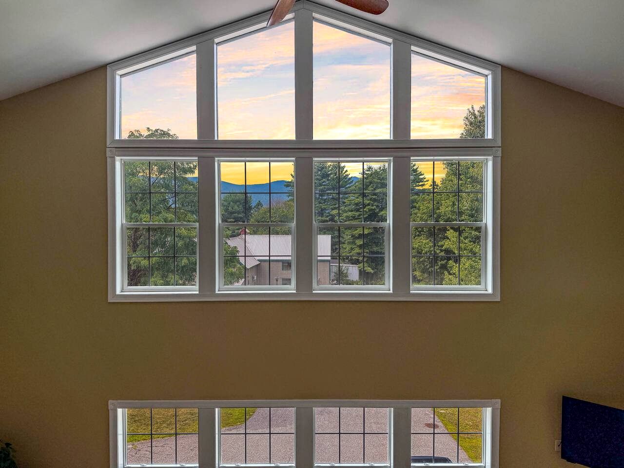 Luxury North Conway Retreat with Hot Tub, Pool Table & Patio near Downtown, New Hampshire