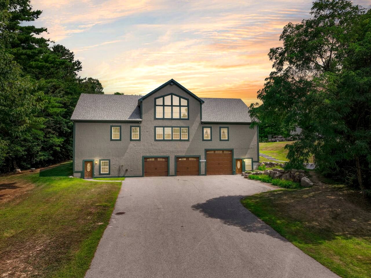 Luxury North Conway Retreat with Hot Tub, Pool Table & Patio near Downtown, New Hampshire