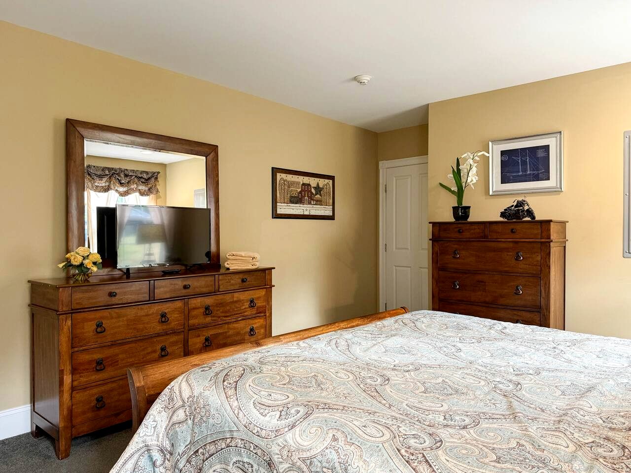 Luxury North Conway Retreat with Hot Tub, Pool Table & Patio near Downtown, New Hampshire