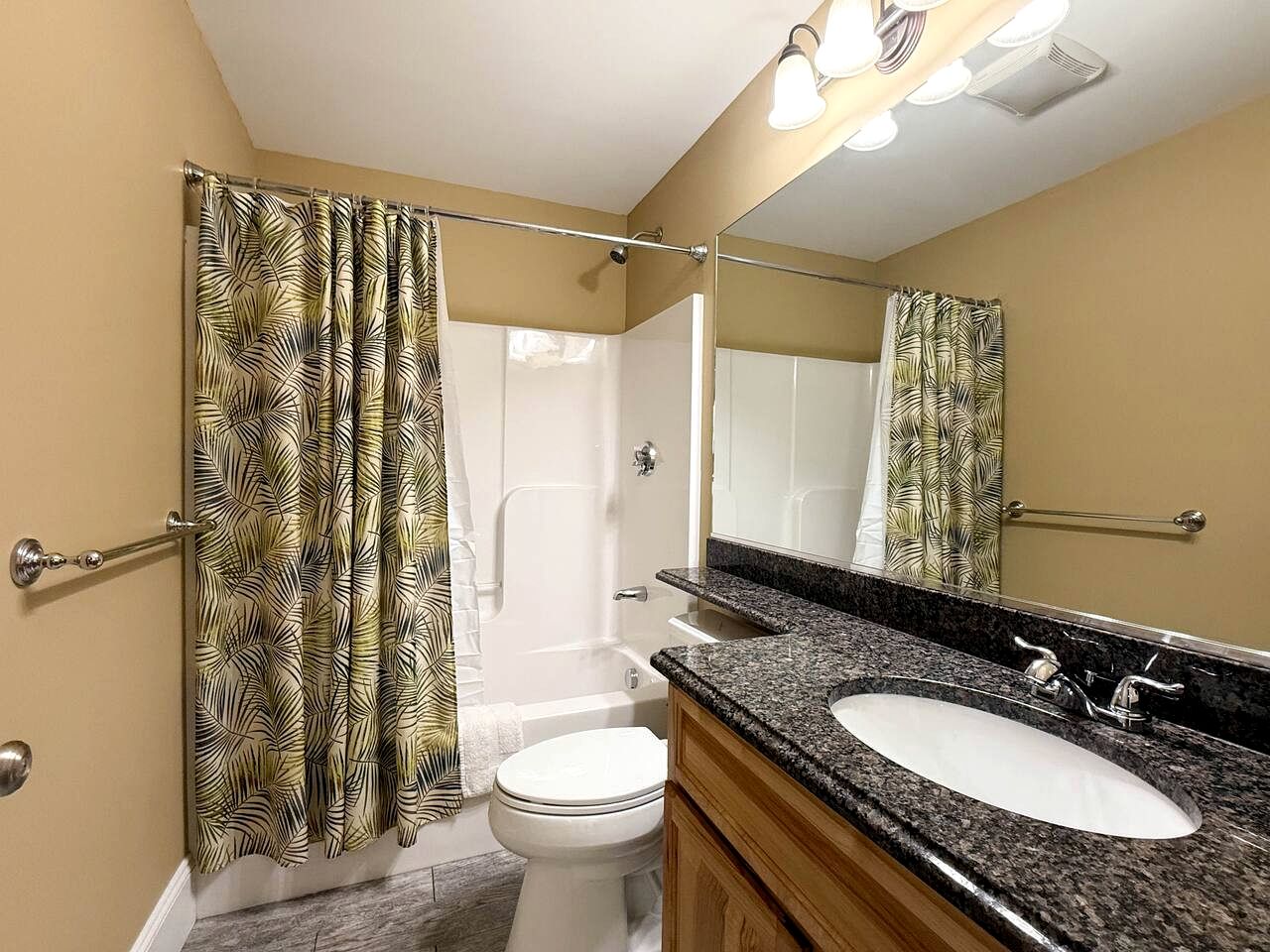 Luxury North Conway Retreat with Hot Tub, Pool Table & Patio near Downtown, New Hampshire