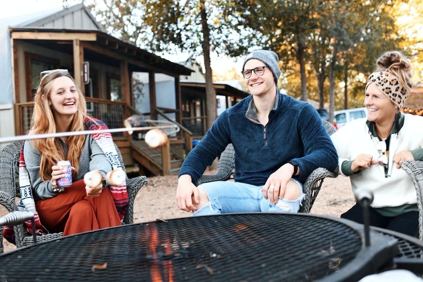Tranquil Family Vacation by a Creek: Luxury Tented Cabin in Seguin, Texas