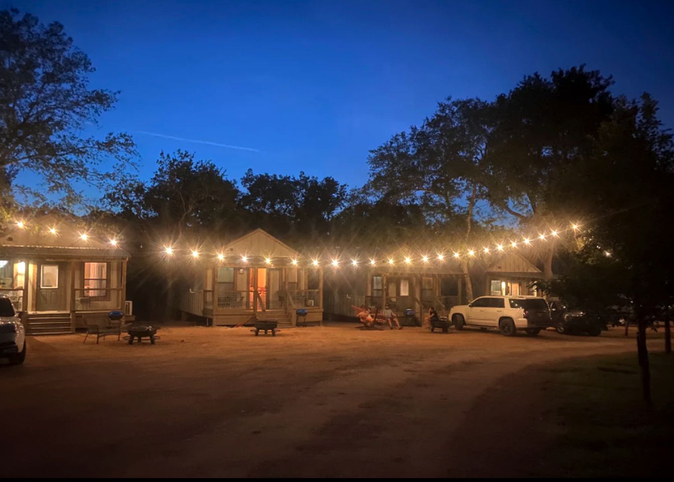Tranquil Family Vacation by a Creek: Luxury Tented Cabin in Seguin, Texas