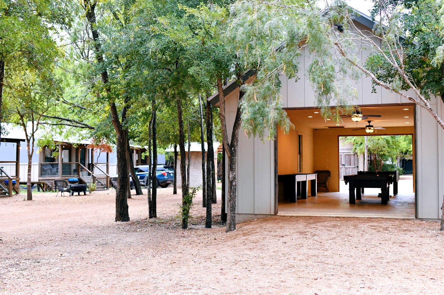 Tranquil Family Vacation by a Creek: Luxury Tented Cabin in Seguin, Texas