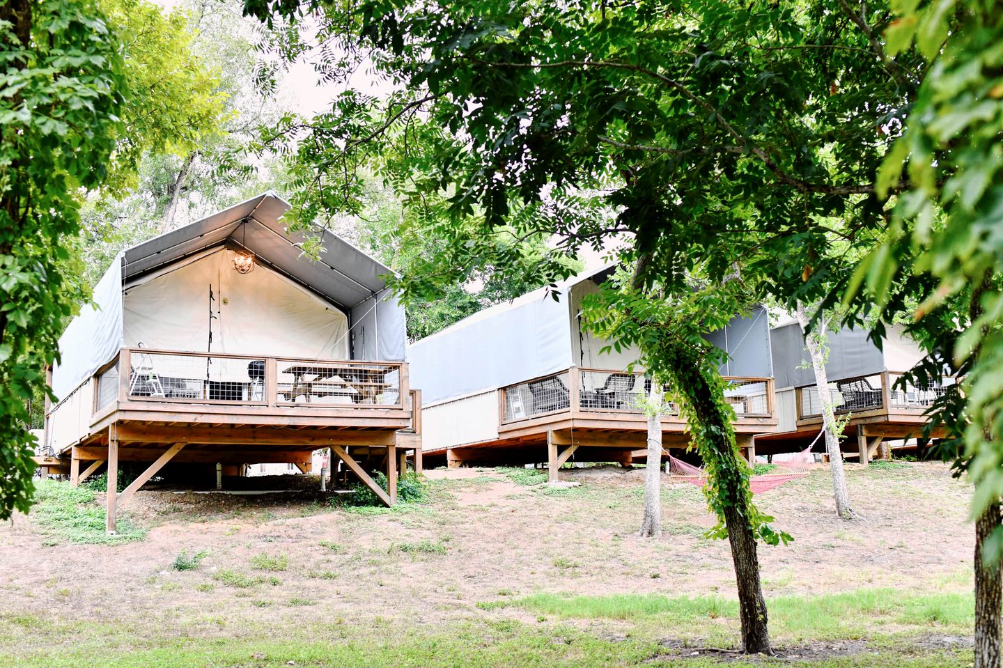 Tranquil Family Vacation by a Creek: Luxury Tented Cabin in Seguin, Texas