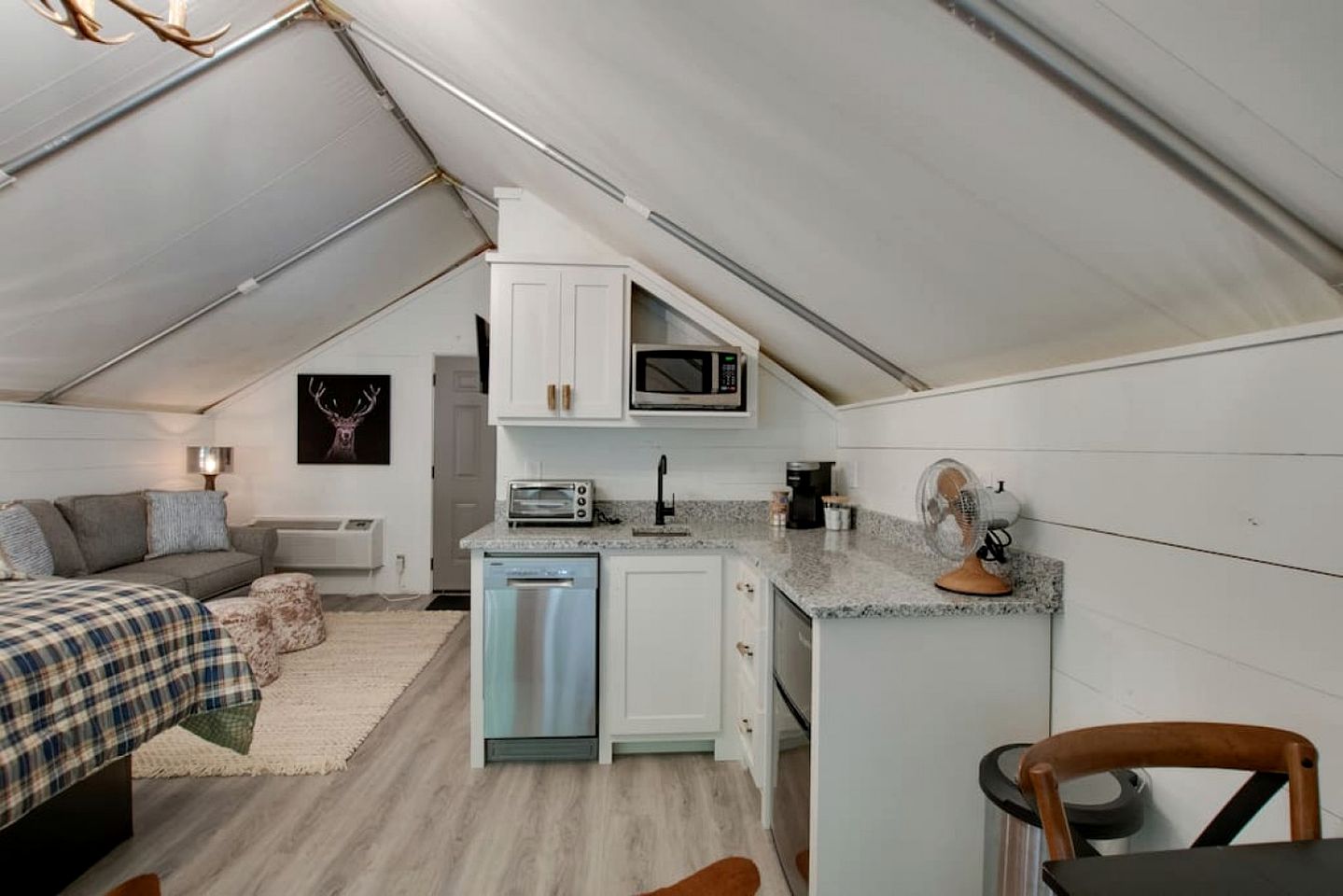 Luxury Glamping Tent with Jacuzzi on the Deck in Alabama