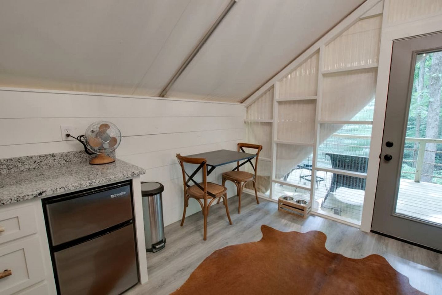 Luxury Glamping Tent with Jacuzzi on the Deck in Alabama