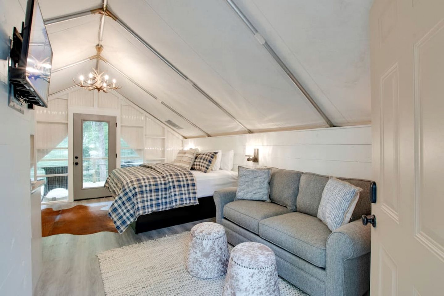 Luxury Glamping Tent with Jacuzzi on the Deck in Alabama