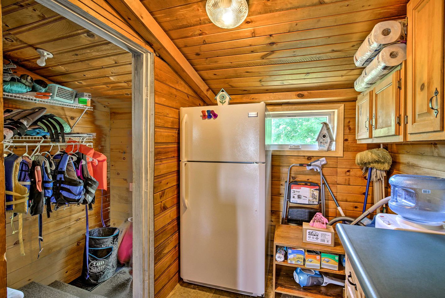 Cozy Bay front Cabin with Private Dock and Charming Outdoor Picnic Space in Hammond, New York