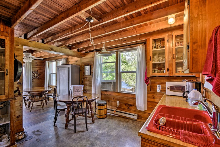 Cabins (United States of America, Hammond, New York)