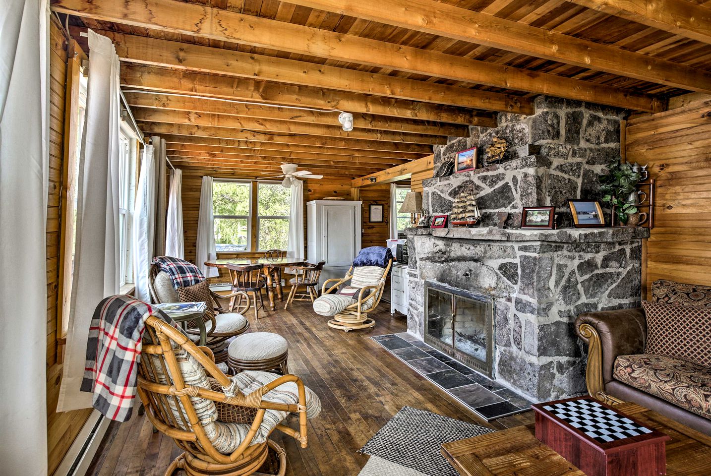 Cozy Bay front Cabin with Private Dock and Charming Outdoor Picnic Space in Hammond, New York