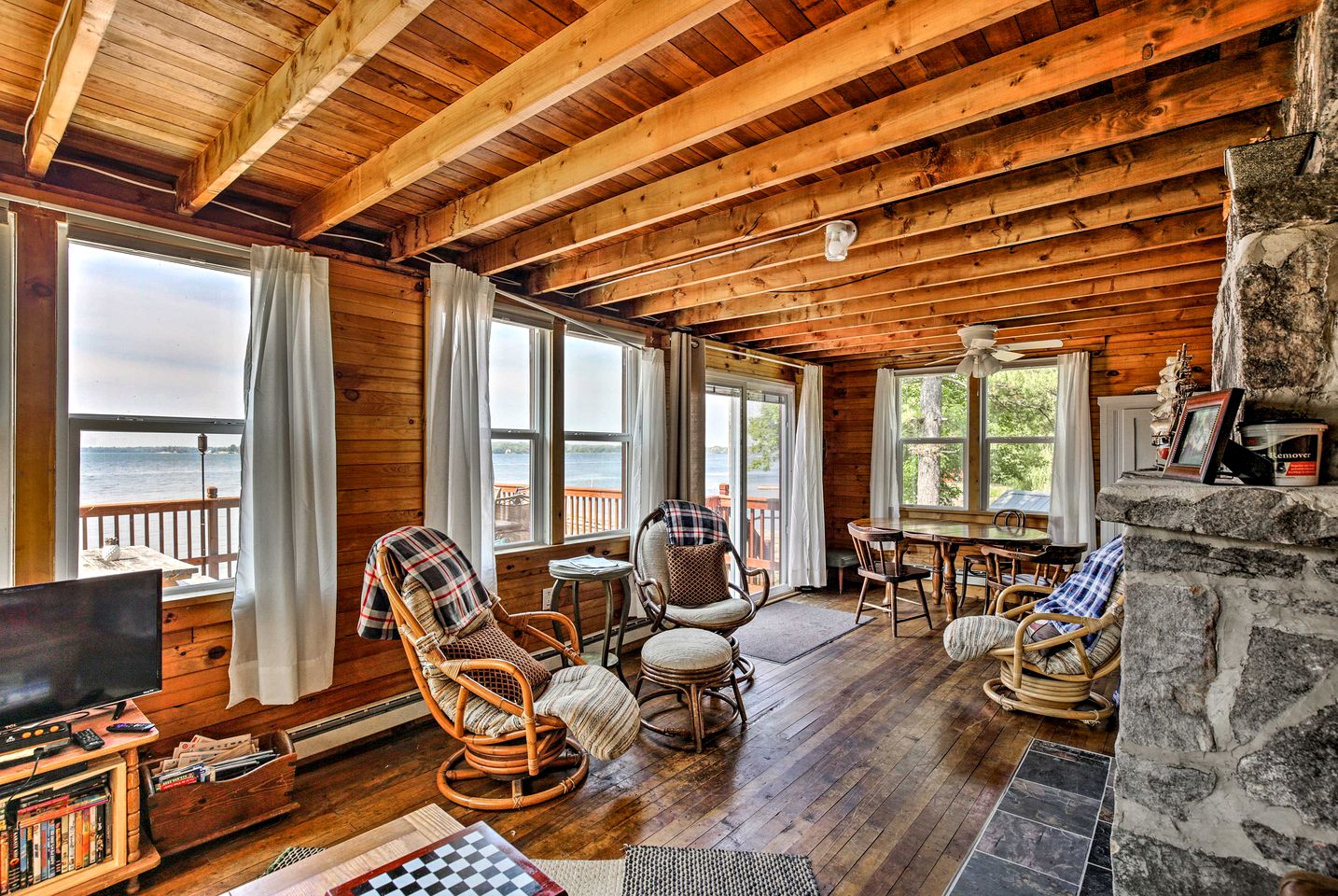 Cozy Bay front Cabin with Private Dock and Charming Outdoor Picnic Space in Hammond, New York