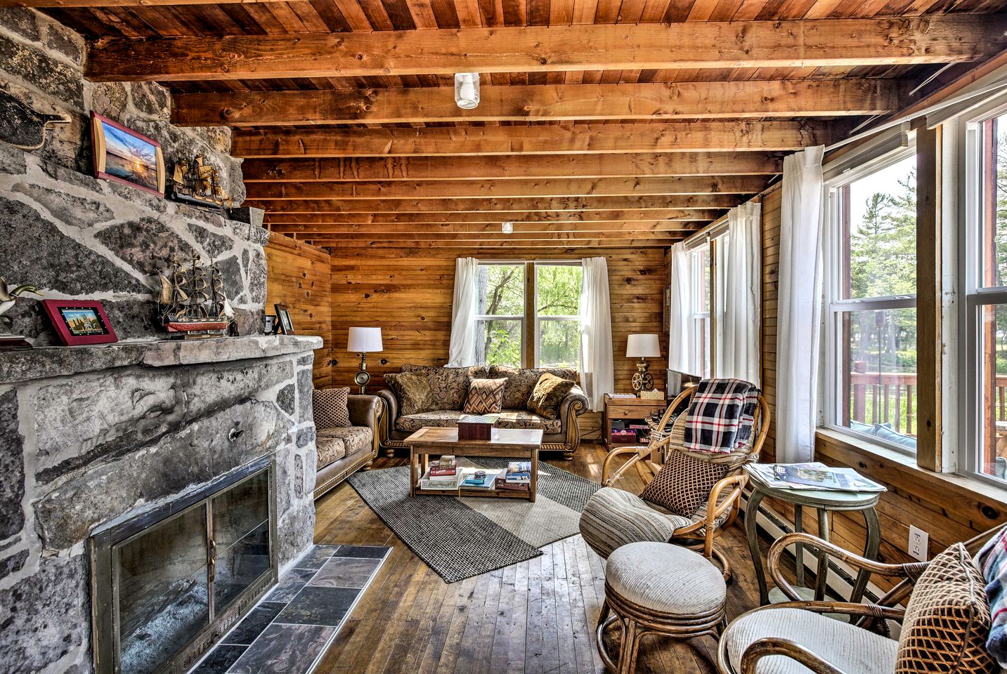 Cozy Bay front Cabin with Private Dock and Charming Outdoor Picnic Space in Hammond, New York