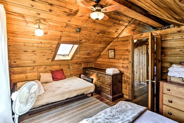 Cabins (United States of America, Hammond, New York)