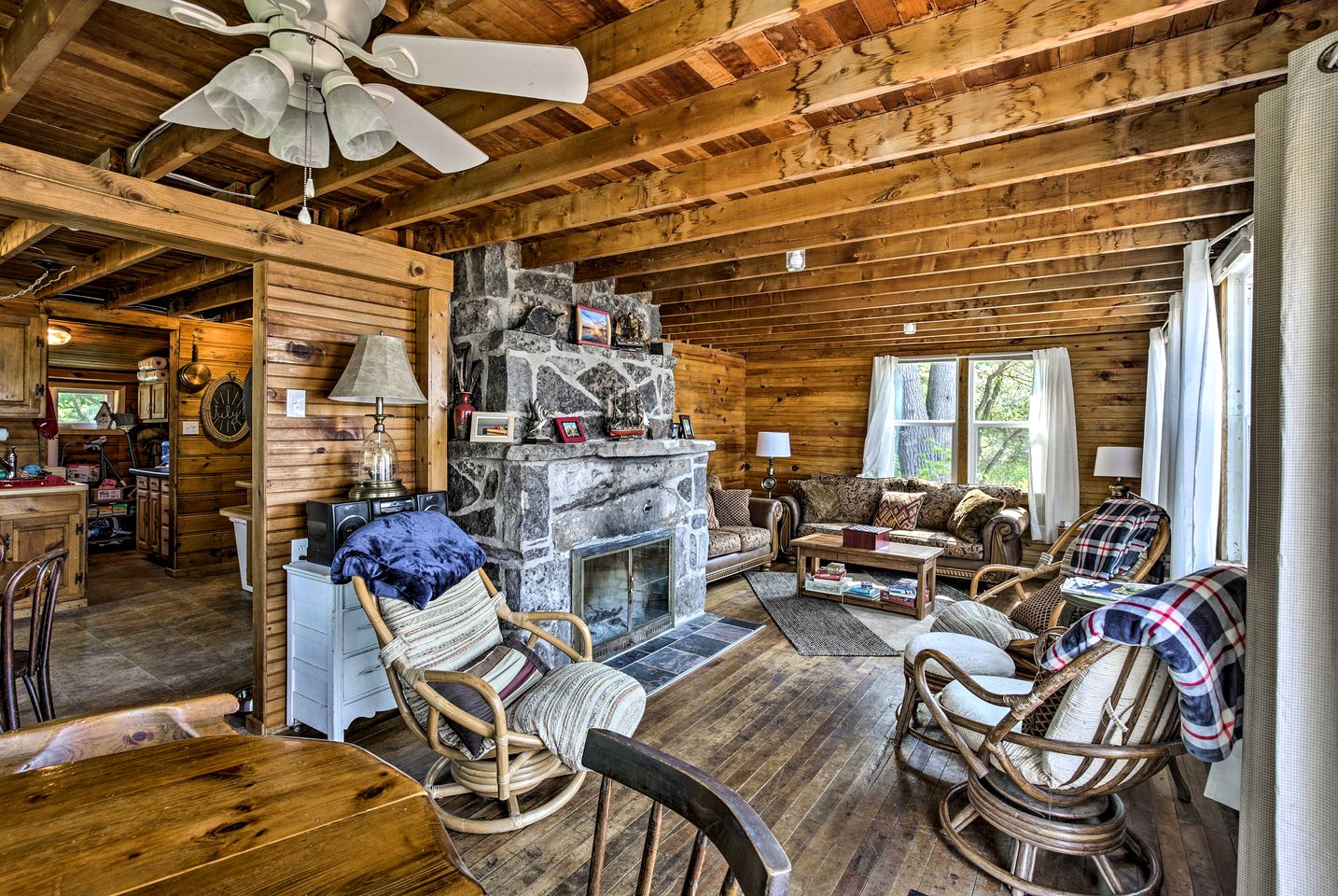 Cozy Bay front Cabin with Private Dock and Charming Outdoor Picnic Space in Hammond, New York