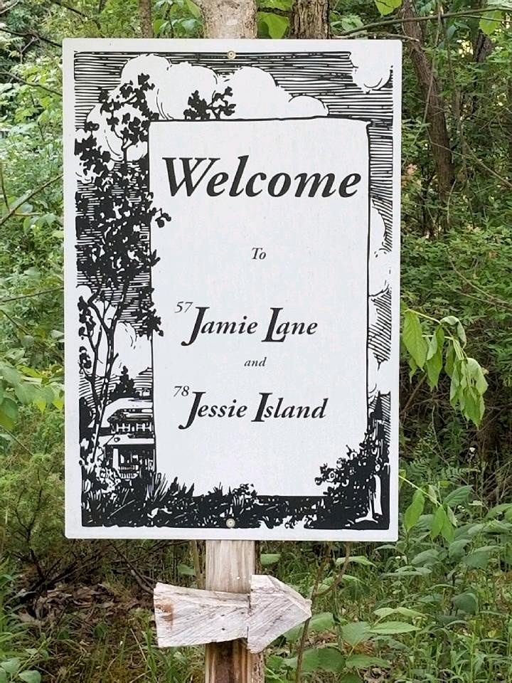 Cozy Bay front Cabin with Private Dock and Charming Outdoor Picnic Space in Hammond, New York