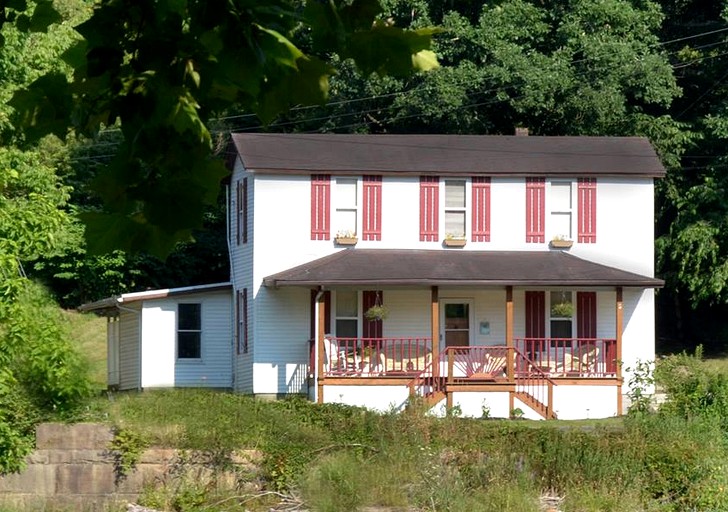 This Appalachian mountain cabin rental  is perfect for West Virginia family vacations