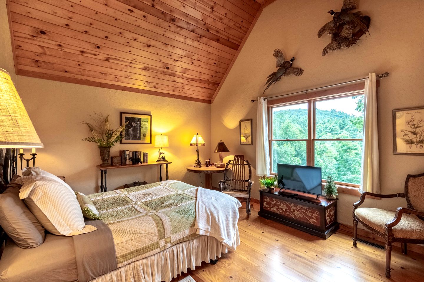 Scenic Mountain Cabin with Hot Tub, Game Room & Firepit near Silver Run Falls – Cashiers, NC