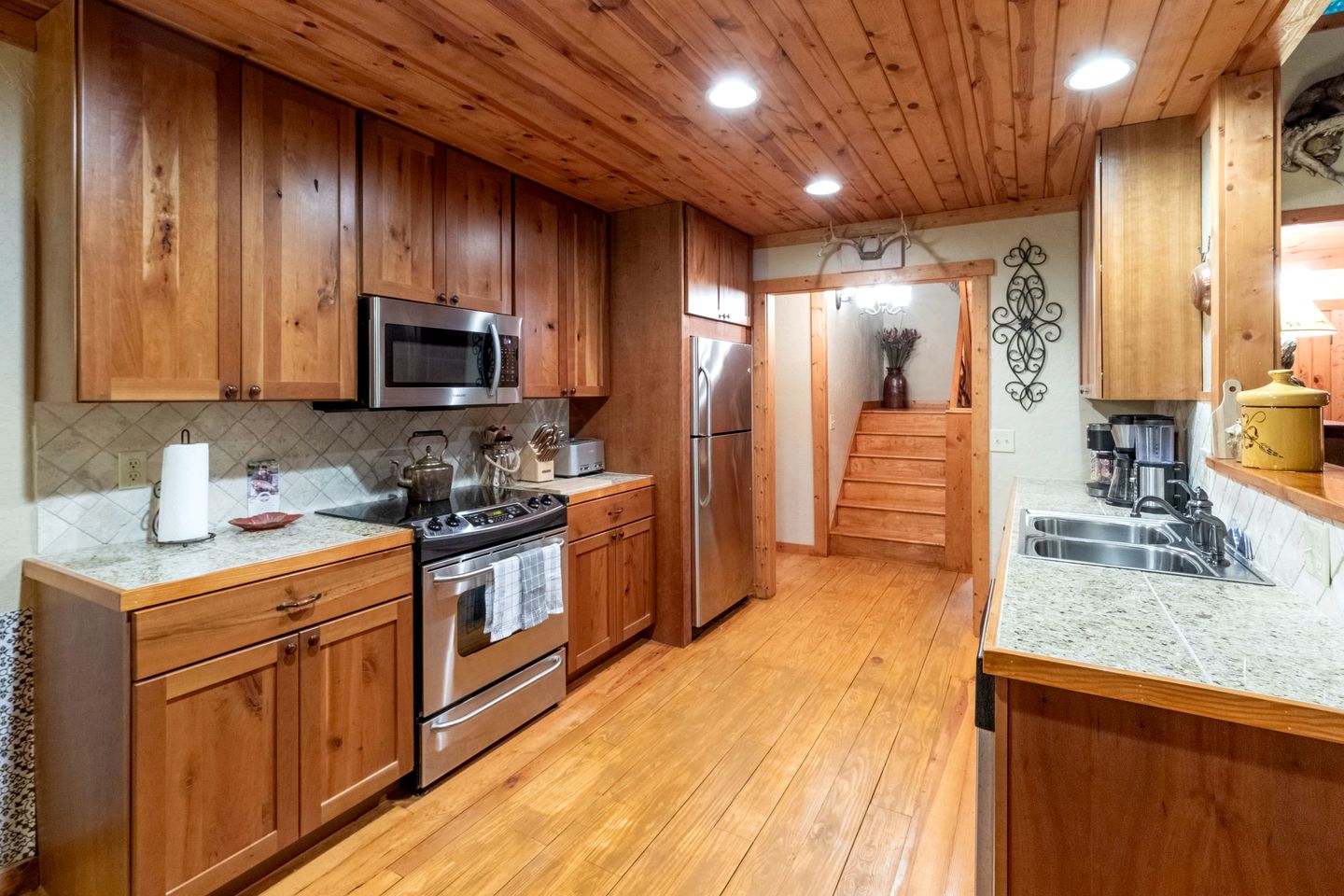 Scenic Mountain Cabin with Hot Tub, Game Room & Firepit near Silver Run Falls – Cashiers, NC