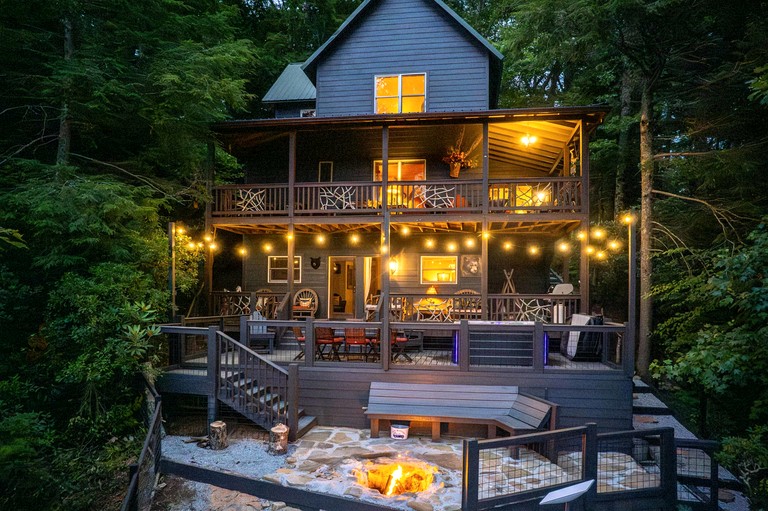 Scenic Mountain Cabin with Hot Tub, Game Room & Firepit near Silver Run Falls – Cashiers, NC