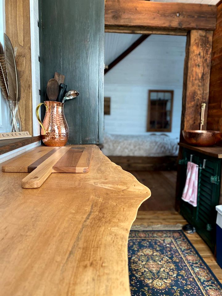 Great Quebec Cabin for a Romantic Getaway in Canada