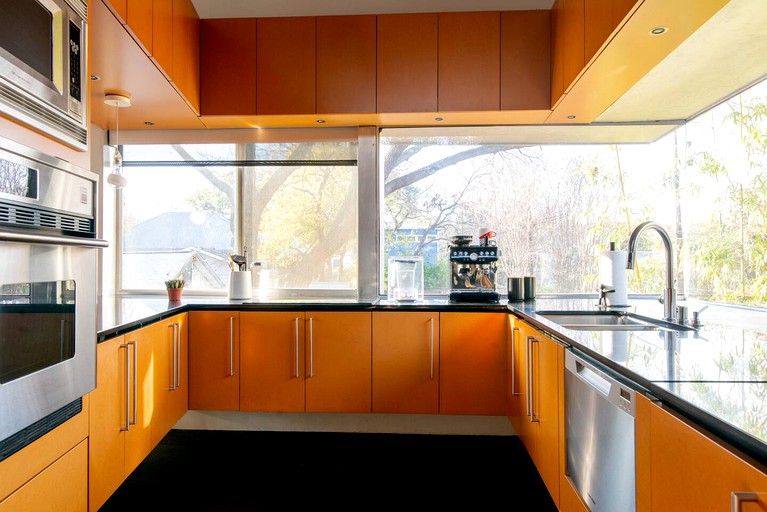 Cabins (Austin, Texas, United States of America)