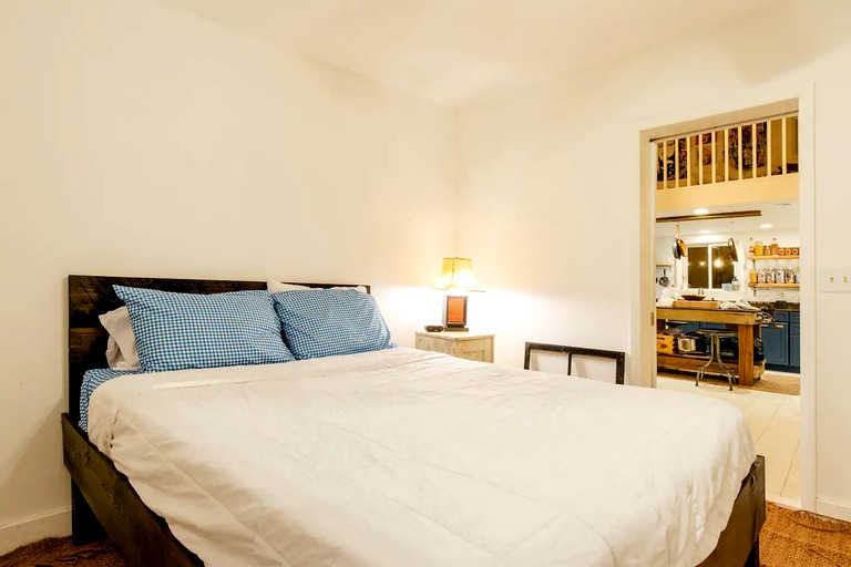 Cabins (Red Hook, New York, United States of America)