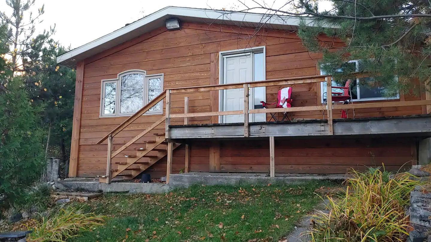 Spacious Cabin with Beachside Gazebo Ideal for an Ontario Holiday on Onaping Lake