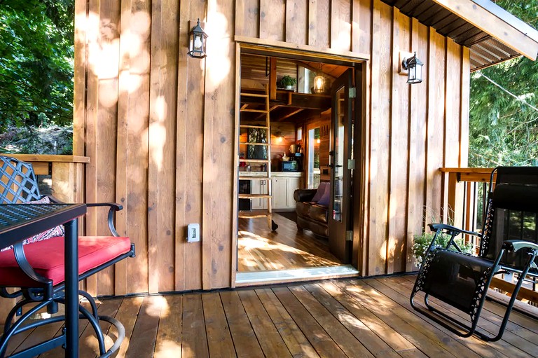 Tree Houses (Vancouver Island, British Columbia, Canada)