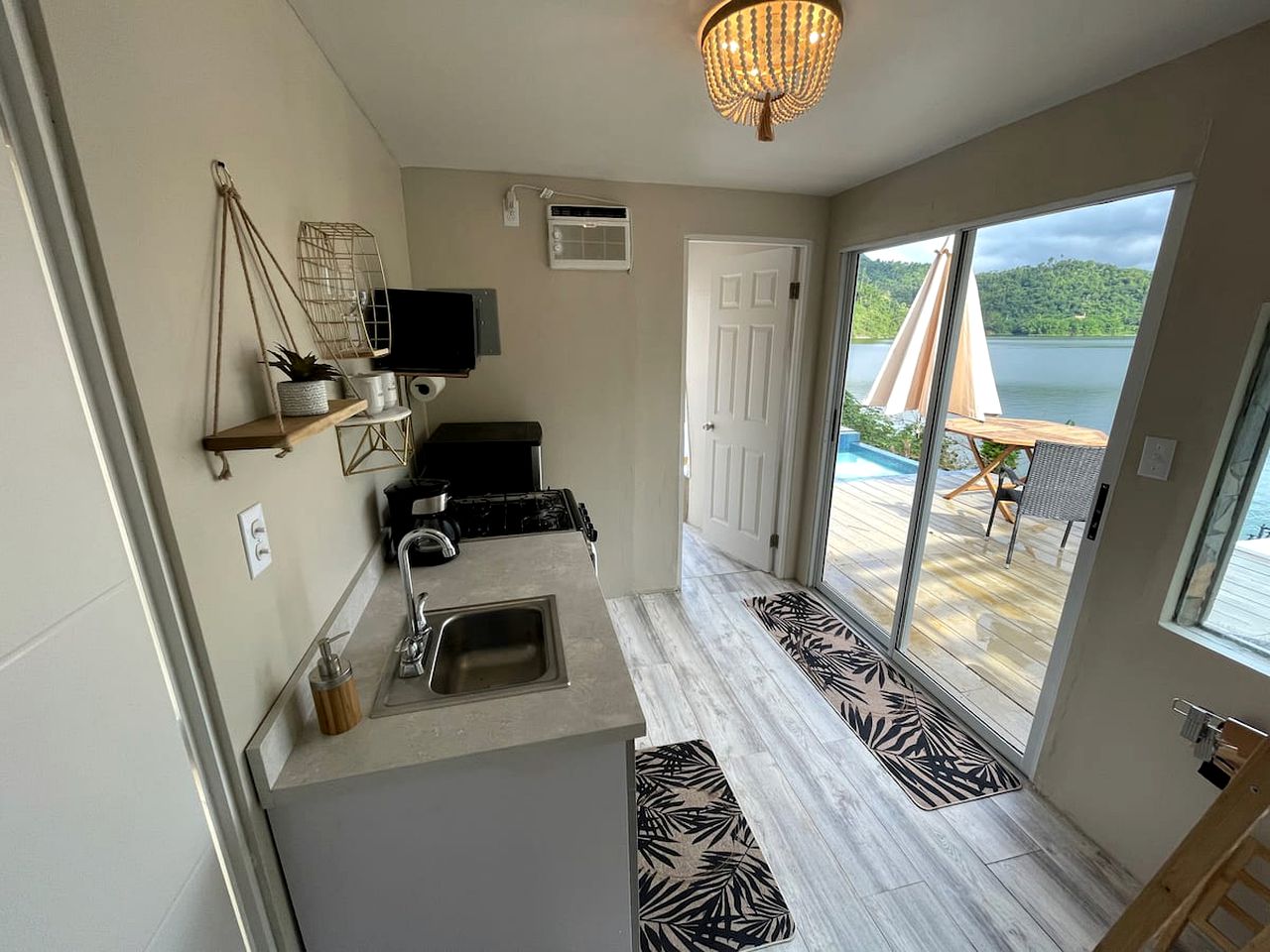 Bubble Lodge Lux/Lake Front/Wifi in Utuado, Utuado
