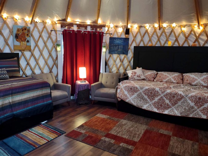 Yurts (Santa Paula, California, United States of America)