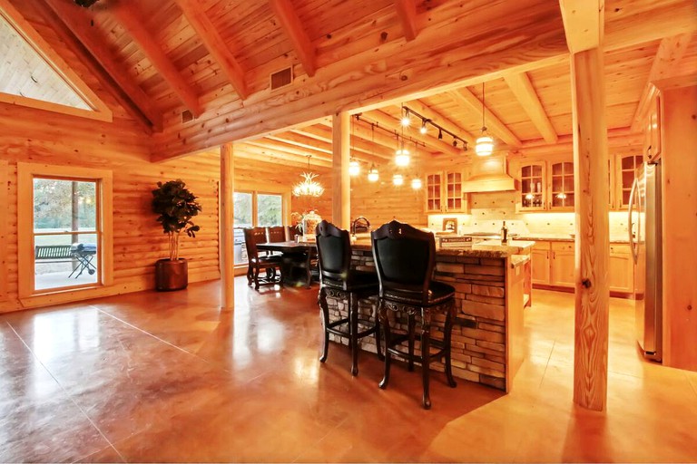 Cabins (Willis, Texas, United States of America)