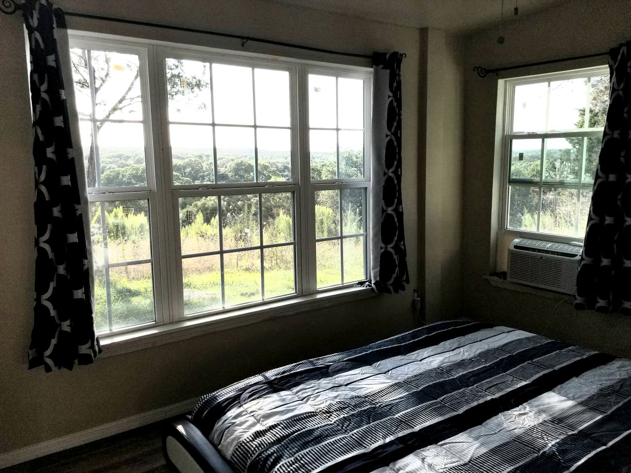 Vacation Cabin Rental with Picturesque Views from the Deck in Killeen, Texas