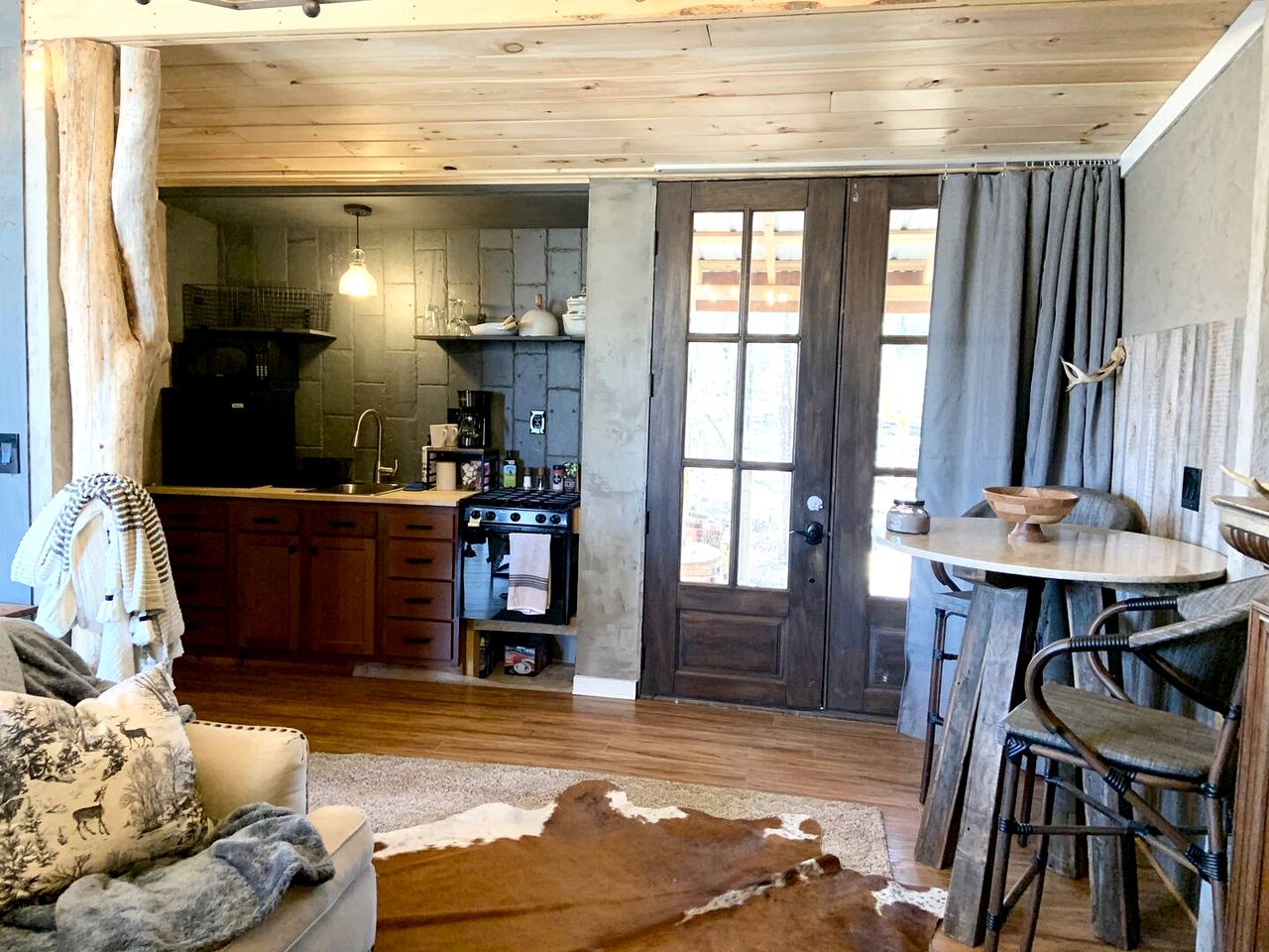 Cozy Cabin Rental on a Farm for a Weekend Getaway in Tennessee