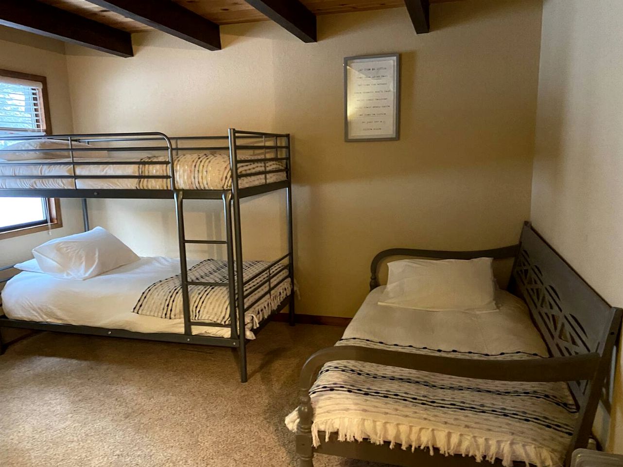 Spacious Cabin Rental with a Cozy Fireplace Ideal for Lake Tahoe Family Vacations