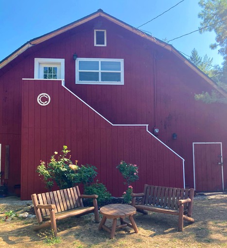 Barns (Jacksonville, Oregon, United States of America)