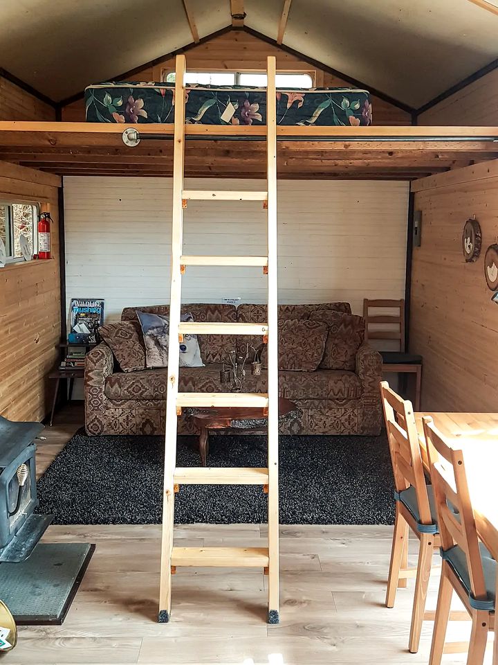 Fabulous Dogsled Retreat Ideal for Columbia Valley Vacations