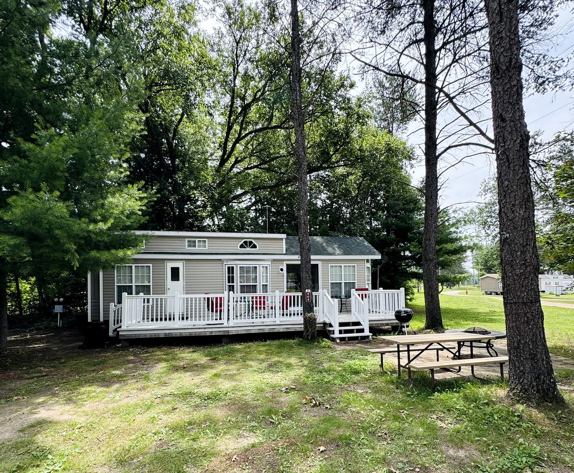 Cute Cabin on a Wonderful Campground for an Amazing Family Getaway in Wisconsin Dells, WI | Cabins (Wisconsin Dells, Wisconsin, United States of Ameri