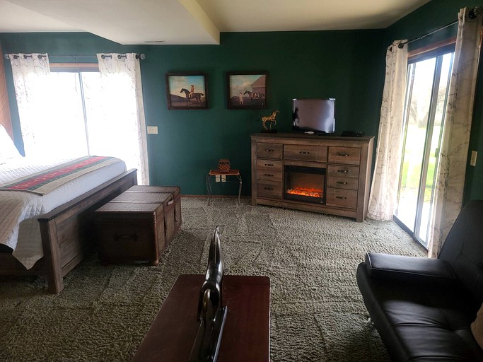 Spacious Bed and Breakfast Suite on Horse Farm for Unique Getaway in Oak Harbor, Washington | Cabins (Oak Harbor, Washington, United States of America