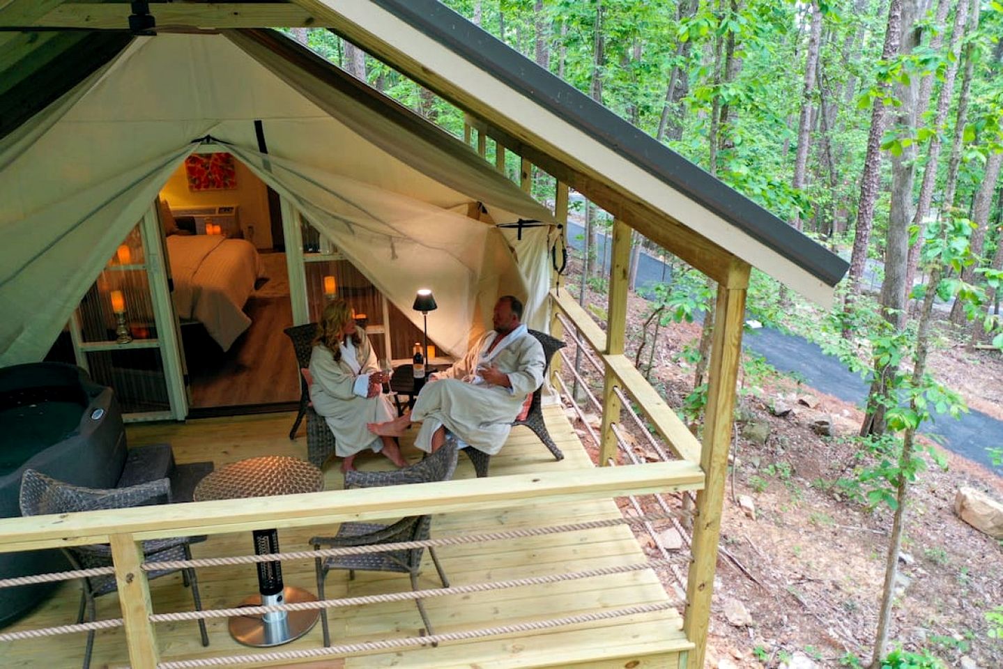 Gorgeous Tented Cabin and Sauna and Hot-tub in Scottsboro, Alabama
