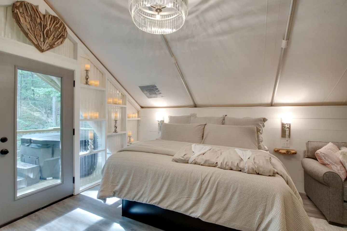 Gorgeous Tented Cabin and Sauna and Hot-tub in Scottsboro, Alabama