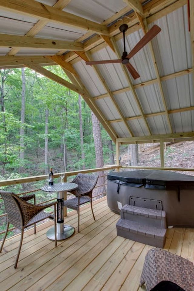 Gorgeous Tented Cabin and Sauna and Hot-tub in Scottsboro, Alabama