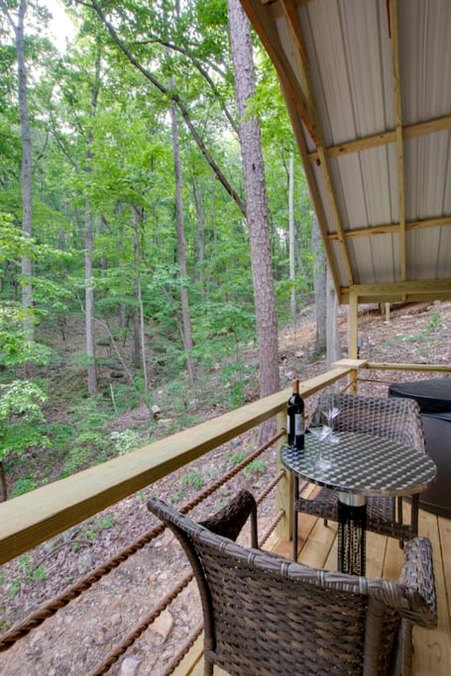 Gorgeous Tented Cabin and Sauna and Hot-tub in Scottsboro, Alabama