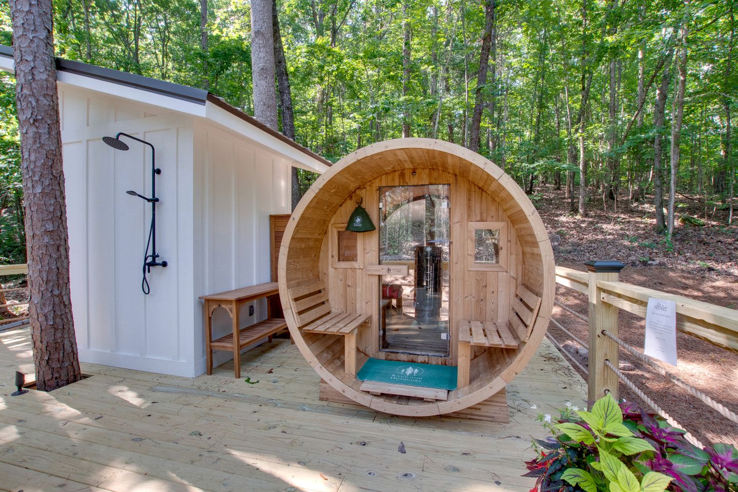 Gorgeous Tented Cabin and Sauna and Hot-tub in Scottsboro, Alabama
