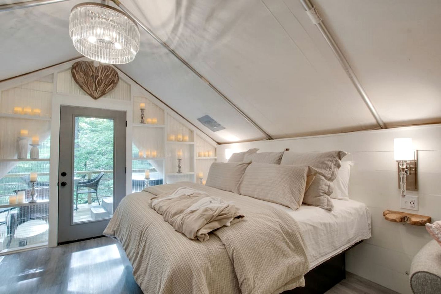 Gorgeous Tented Cabin and Sauna and Hot-tub in Scottsboro, Alabama