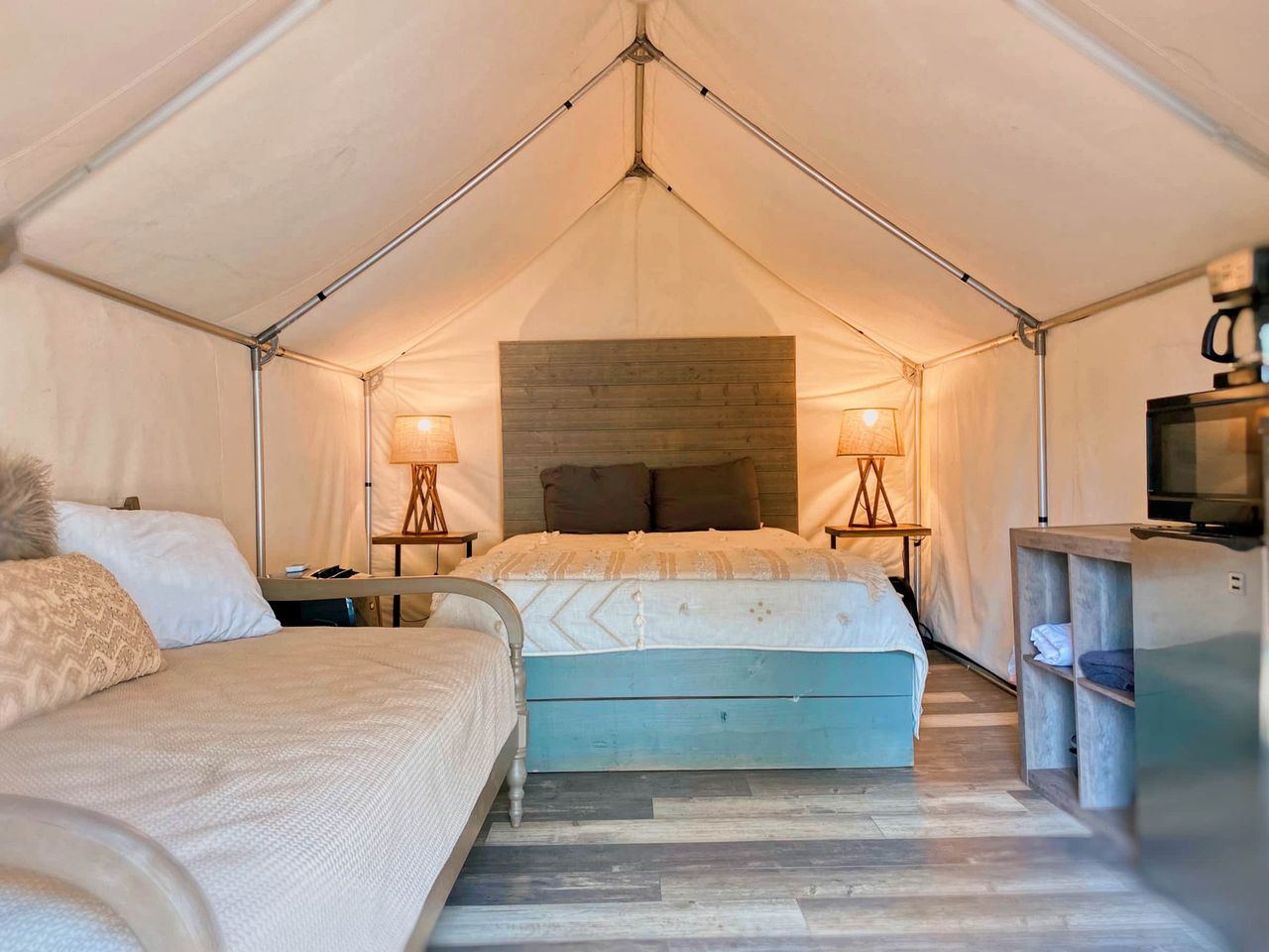 Amazing Glamping Vacation in Texas: Charming Safari Tent by the San Marcos River near Kingsbury