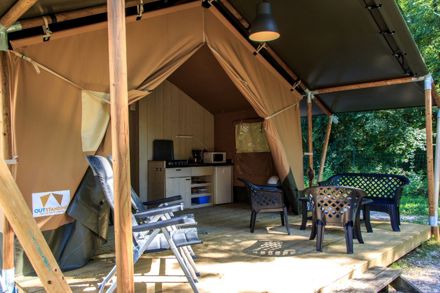 Charming Family-Friendly Tent Rental in Caylus, France