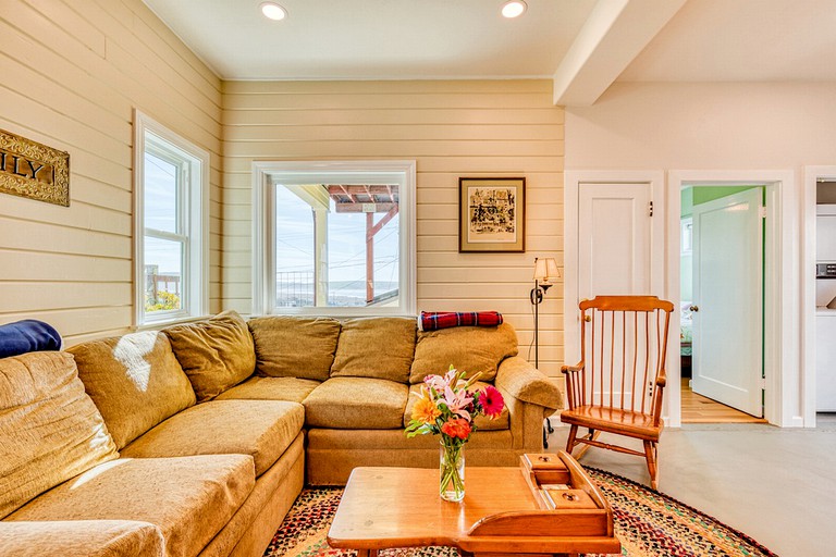 Cottages (Dillon Beach, California, United States)