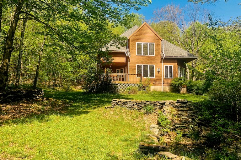 Peaceful Country Retreat with Private Trails, Sauna & Stargazing in Bloomville, New York